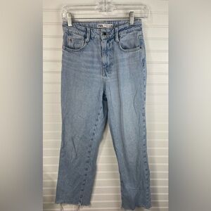 Zara Light Wash Casual Frayed Hem Jeans Size 2 Women’s EUC